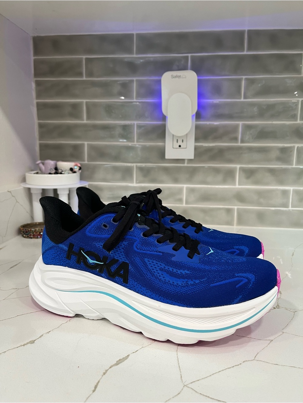 Hoka Clifton 10 Running Shoes. Women’s Size 9B Color Blue